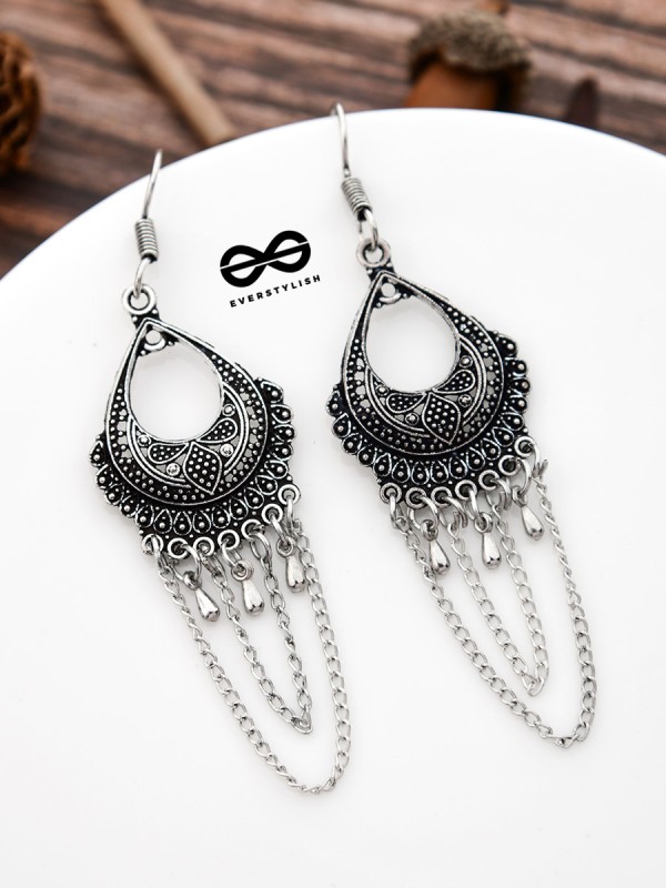 The Interlocked Chains Traditional Motif Earrings
