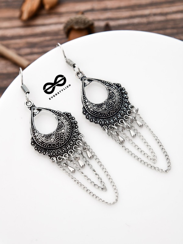 The Interlocked Chains Traditional Motif Earrings