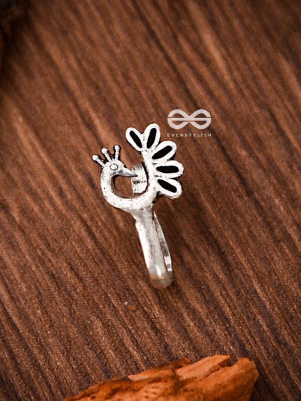 The Little Fanning Peacock Non-piercing Boho Nosepin
