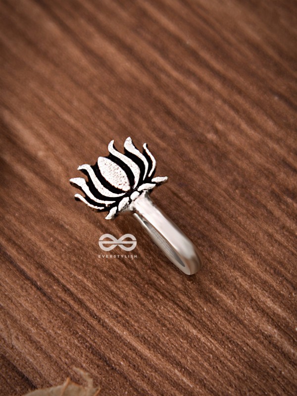 The Little Lotus Non-piercing Boho Nosepin