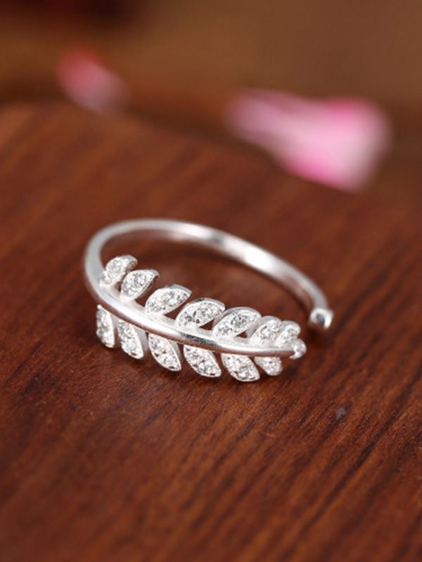 Lustrous  Leaves Adjustable American Diamond Ring