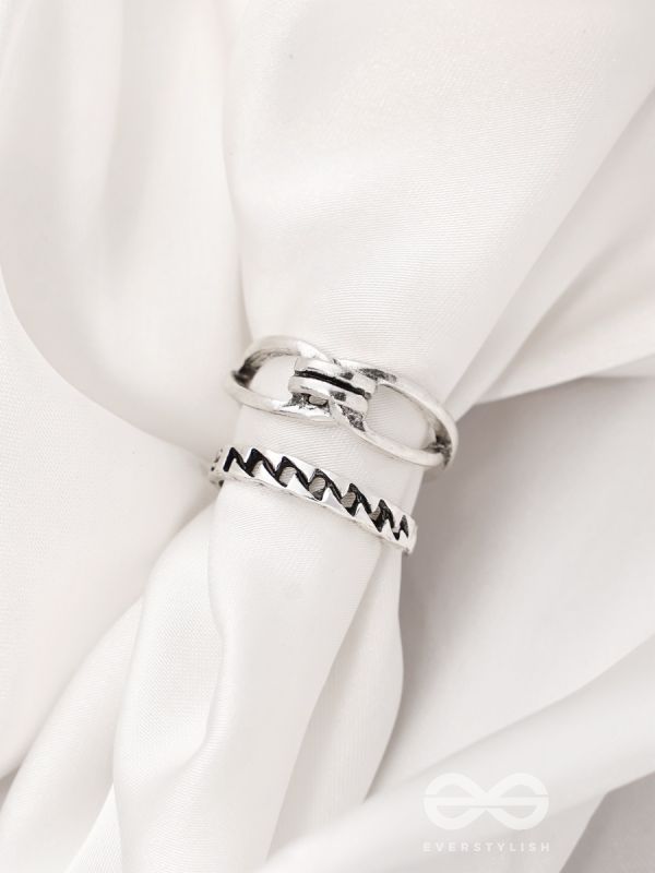 The Antique Charms- Set of Two Silver Rings