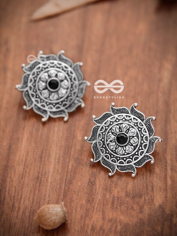 The Vintage Royal Artwork Studs (Onyx Black)- Embellished Oxidised Collection