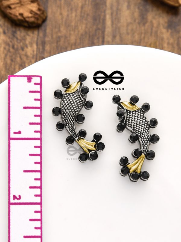 The Dual-Tone Embellished Fish Studs (Onyx Black)
