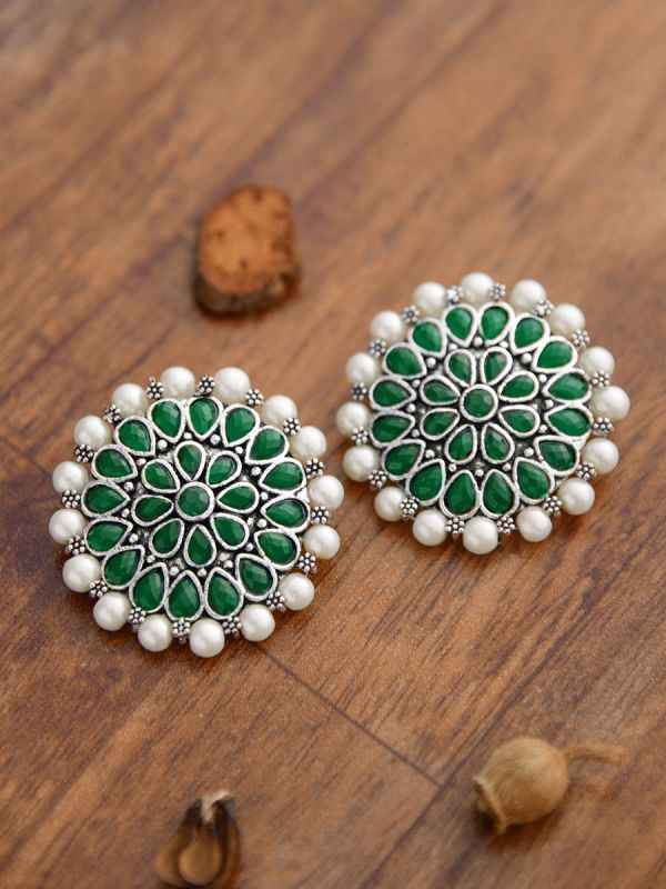 The headturner's blissful Emerald-Pearl statement earrings