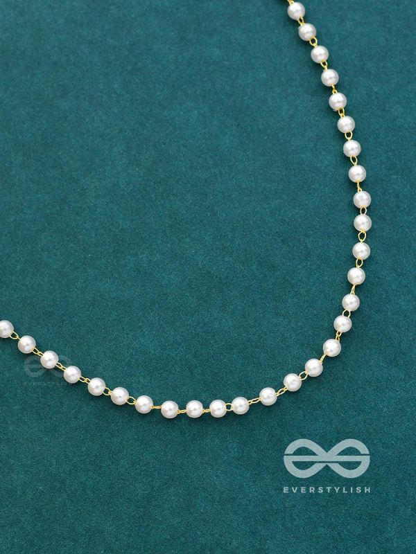 The Pearls of Elegance - Golden Statement Neckpiece