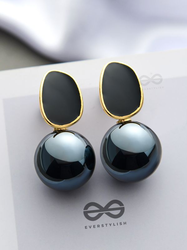 The Mesmerisingly Chic Statement Makers- Enamelled Pearl Earrings (Gun-Metal Grey)