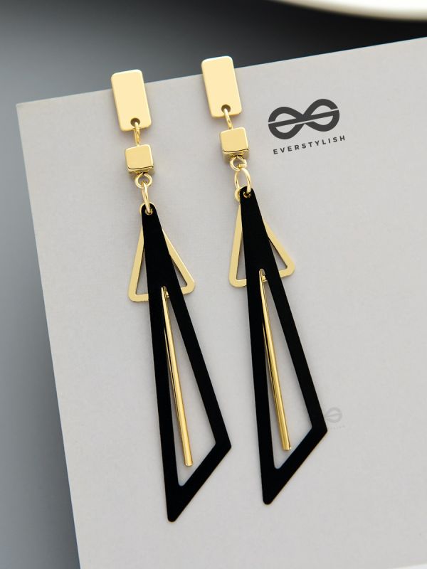 The Chic Geometry - Golden Statement Danglers