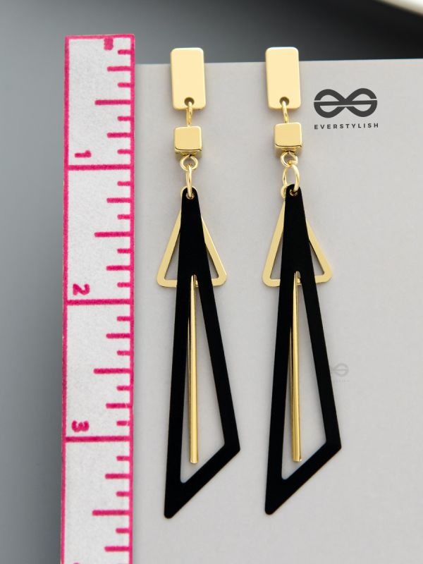 The Chic Geometry - Golden Statement Danglers
