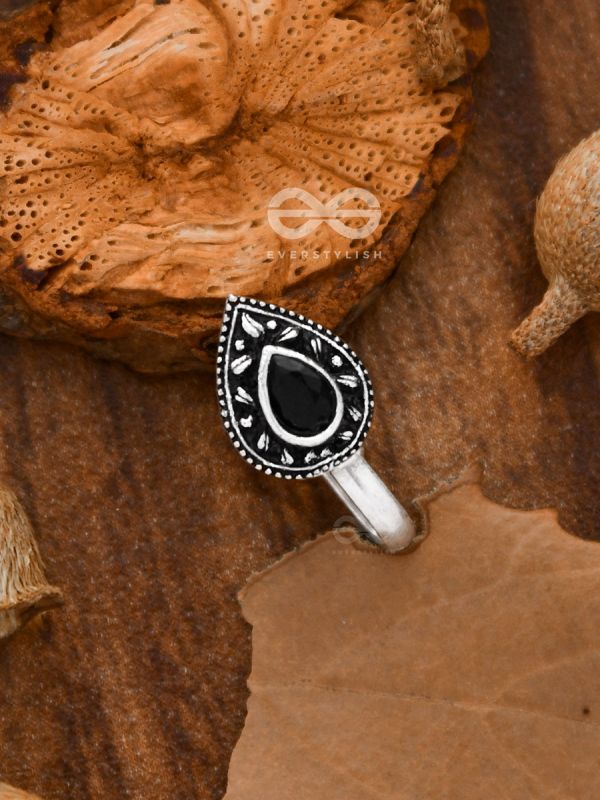 The Intricate Droplets - Embellished Non-pierced Nosepin (Onyx Black)