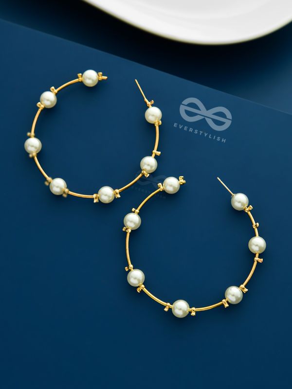 Pearl In The Gap- statement gold and pearl open hoops