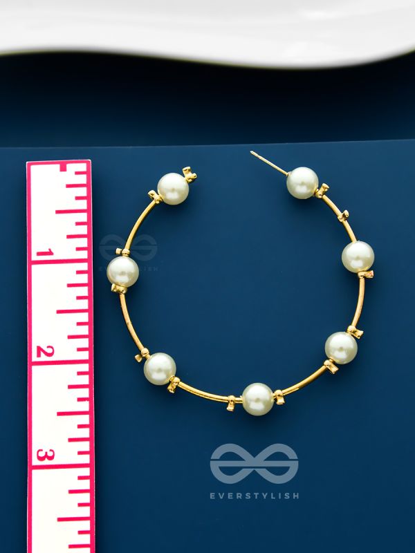 Pearl In The Gap- statement gold and pearl open hoops