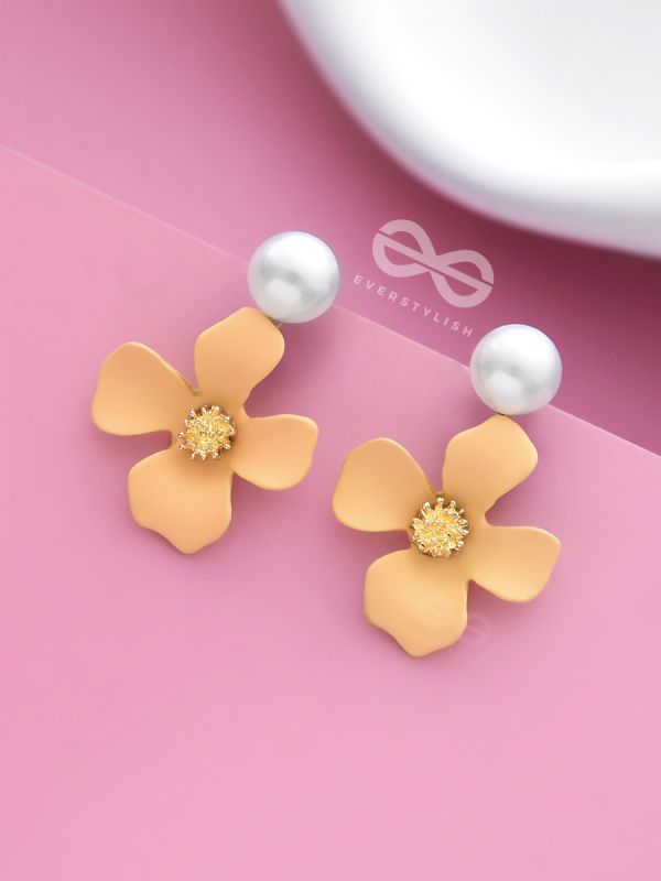 A FLORAL DELIGHT STATEMENT - PEARL EARRINGS