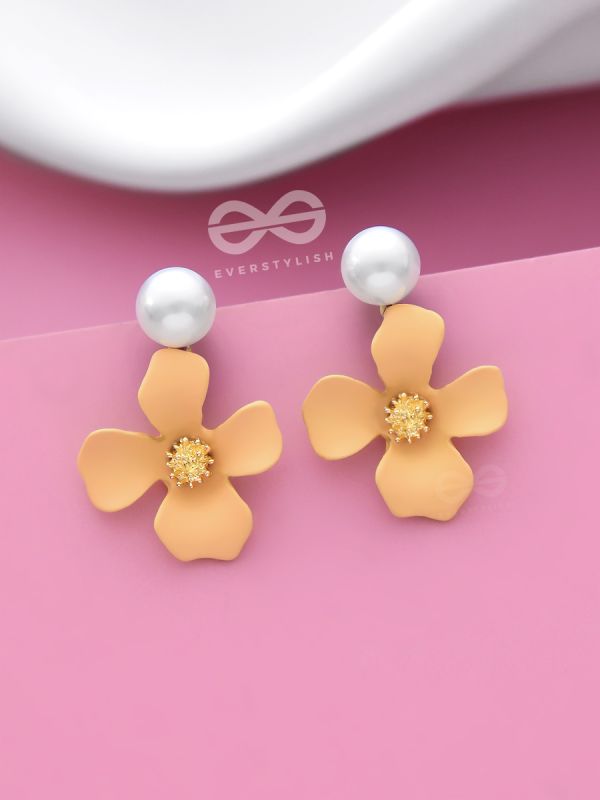 A FLORAL DELIGHT STATEMENT - PEARL EARRINGS