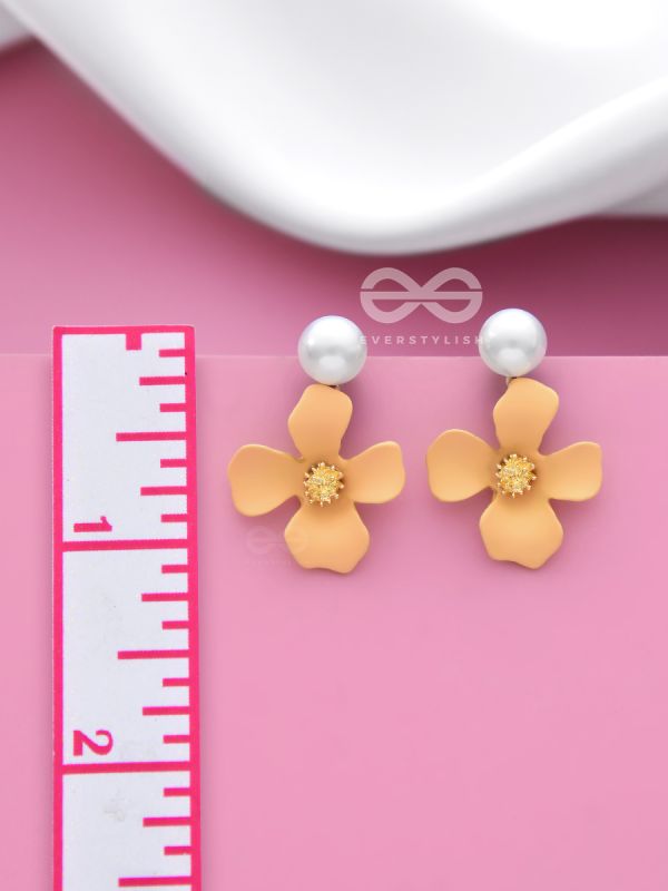 A FLORAL DELIGHT STATEMENT - PEARL EARRINGS