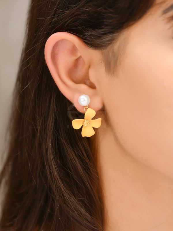 A FLORAL DELIGHT STATEMENT - PEARL EARRINGS