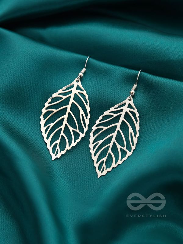 LEAF ME ALONE - Casual Silver Danglers