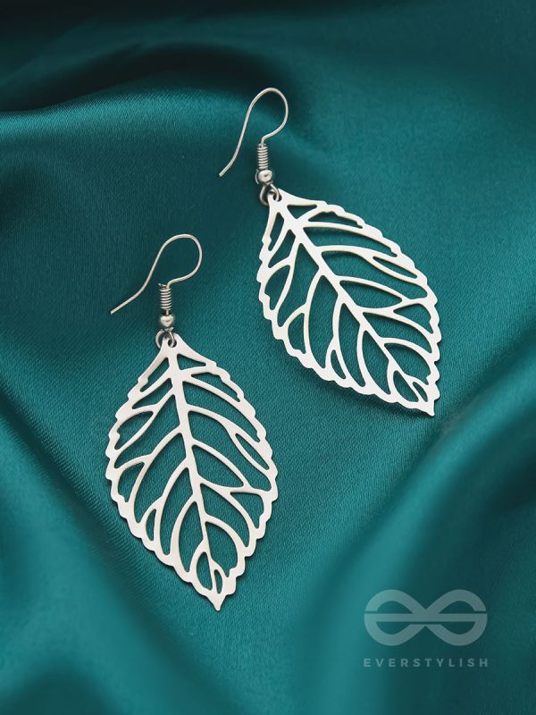 LEAF ME ALONE - Casual Silver Danglers