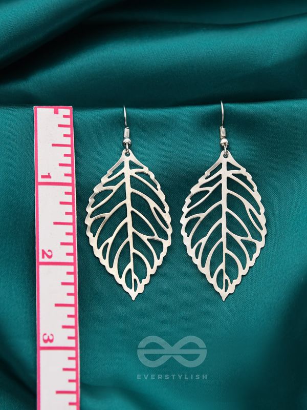 LEAF ME ALONE - Casual Silver Danglers
