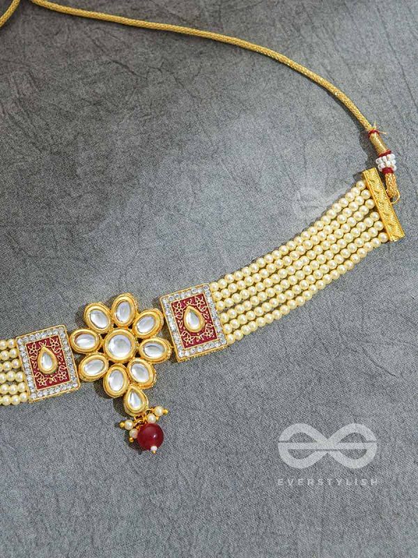 THE ETHERAL ELEGANCE - SET OF STATEMENT CHOKER AND EARRINGS (Pastel pink)