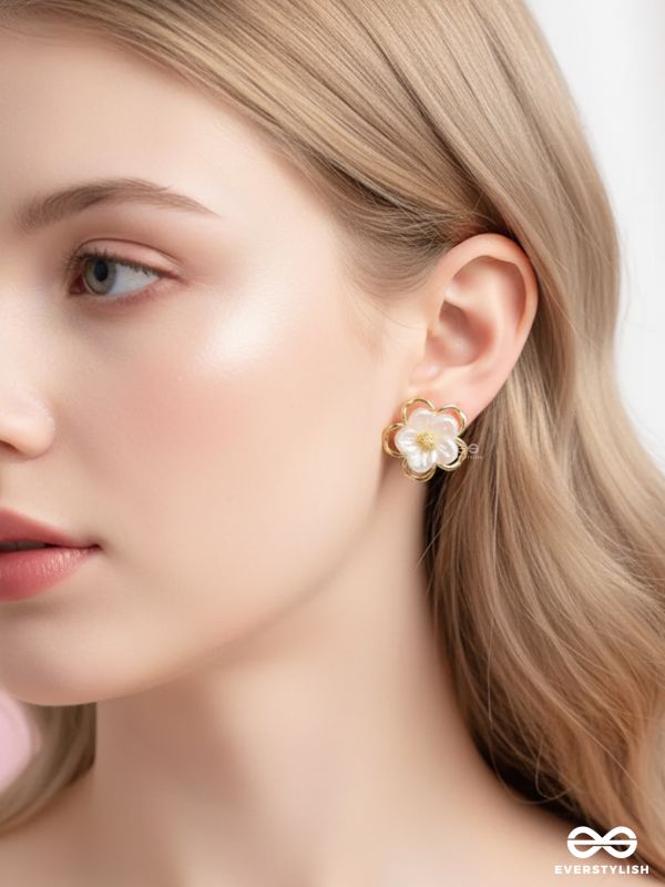 Delightful Daisies- White and Golden Earrings