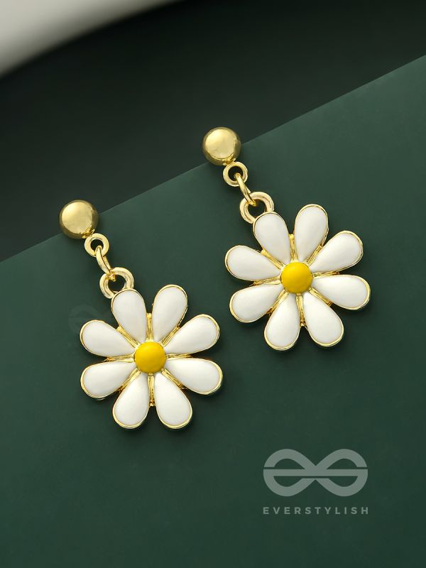 Dewy Daisies - Chic Enamelled Earrings