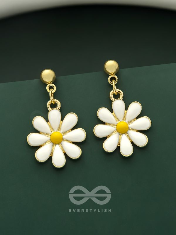 Dewy Daisies - Chic Enamelled Earrings
