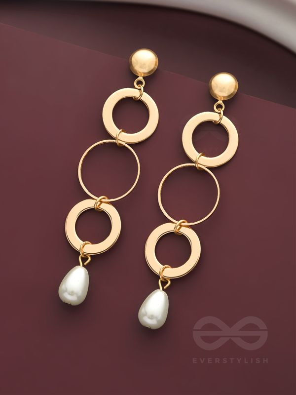 The Drizzly Loops- Golden Pearl Earrings