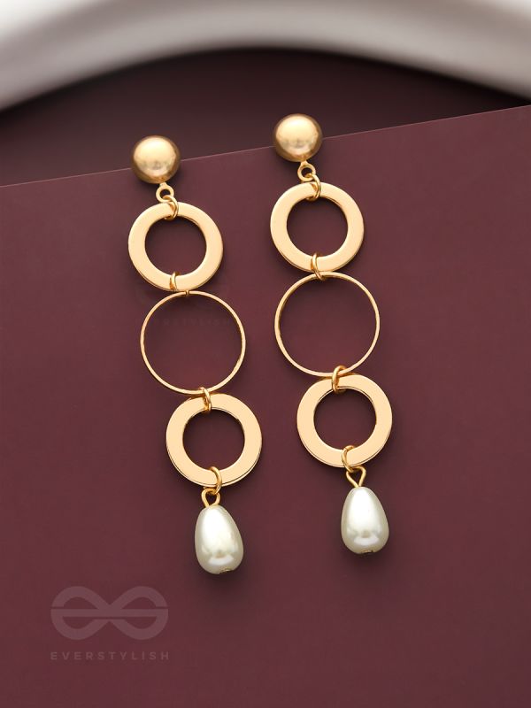 The Drizzly Loops- Golden Pearl Earrings