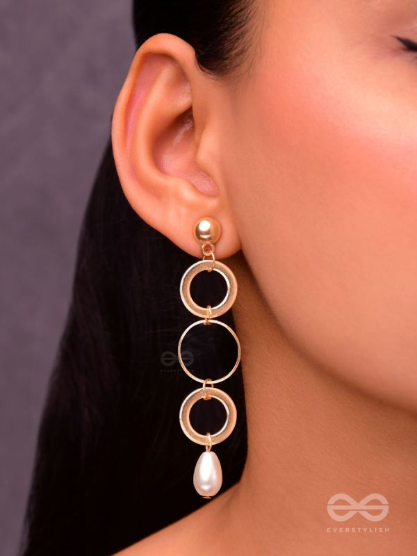 The Drizzly Loops- Golden Pearl Earrings