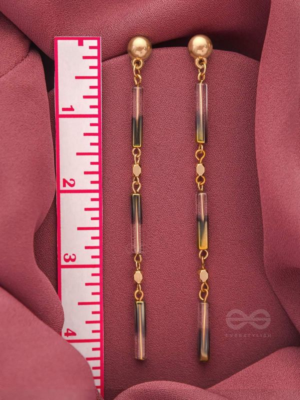 Day In, Day Out-Golden Resin Earrings (Ivory White and Lead Black)