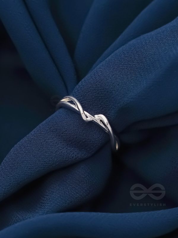 The Twisted Vine- Elegant Silver Ring