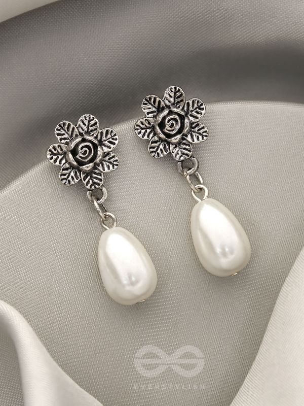 The Frosty Dewdrop- Oxidised Pearl Earrings