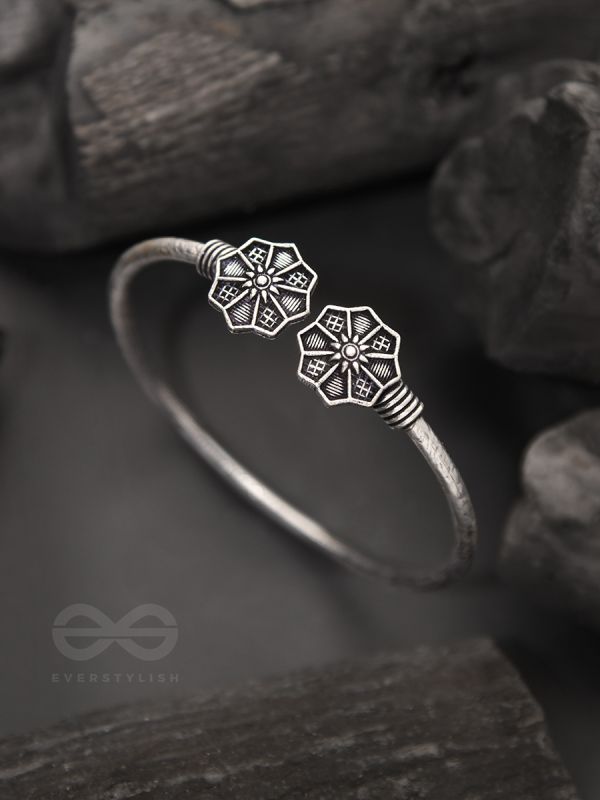 Misty Snowflakes- Oxidised Bangle Bracelet