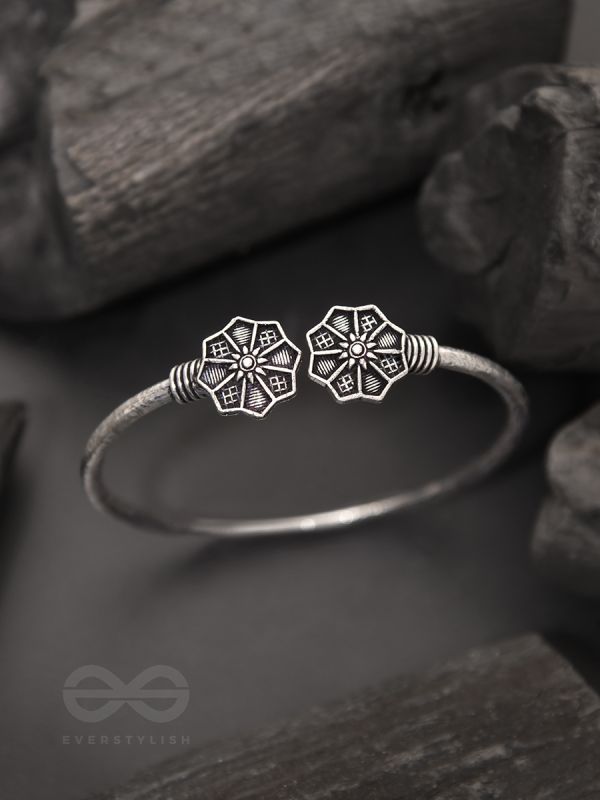 Misty Snowflakes- Oxidised Bangle Bracelet
