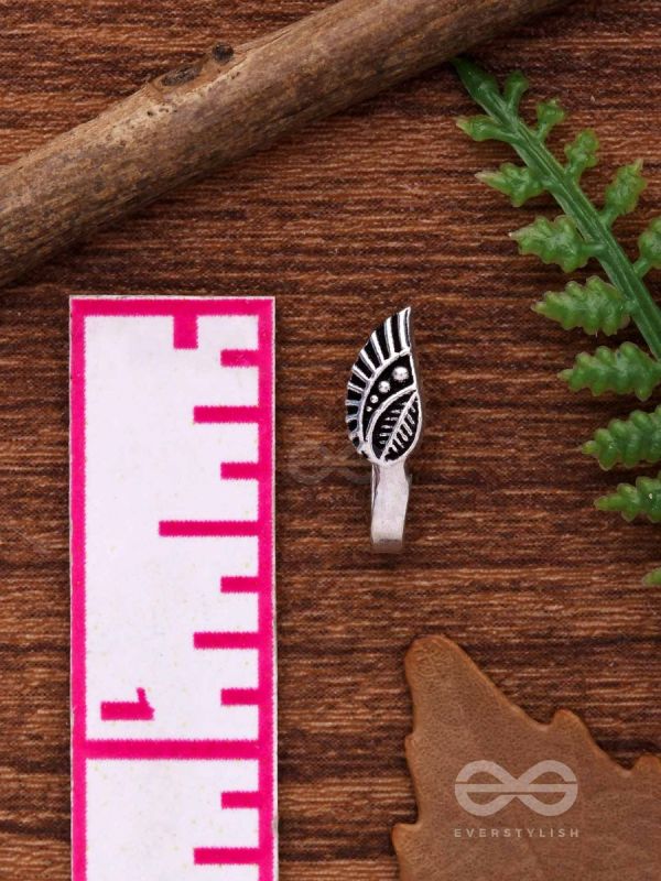 LEAFY WHISPERS - OXIDISED NON-PIERCED NOSERING