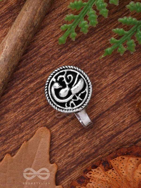 THE MAJESTIC AVIAN - OXIDISED NON-PIERCED NOSERING