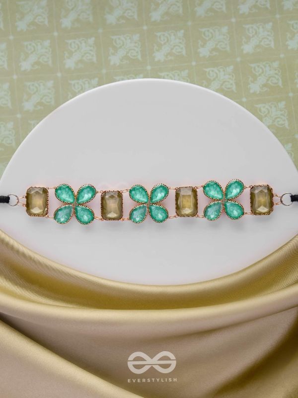 PRISTINE PEAR PERFECTION - CLASSIC AND MORDERN CHOKER