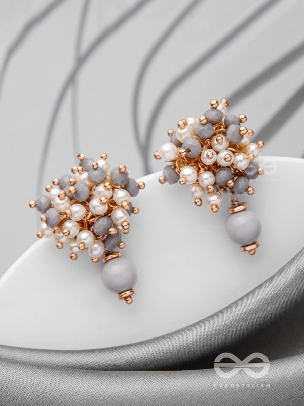 THE GRACEFUL BLOOMS - CASUAL PEAL EARRINGS