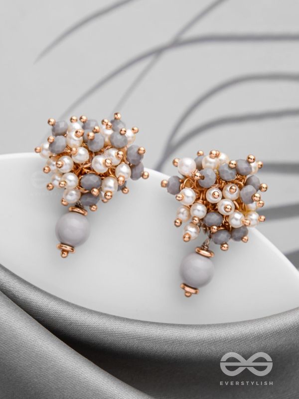THE GRACEFUL BLOOMS - CASUAL PEAL EARRINGS