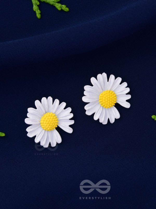 FORGET-ME-NOT - CASUAL STUD EARRINGS (WHITE)