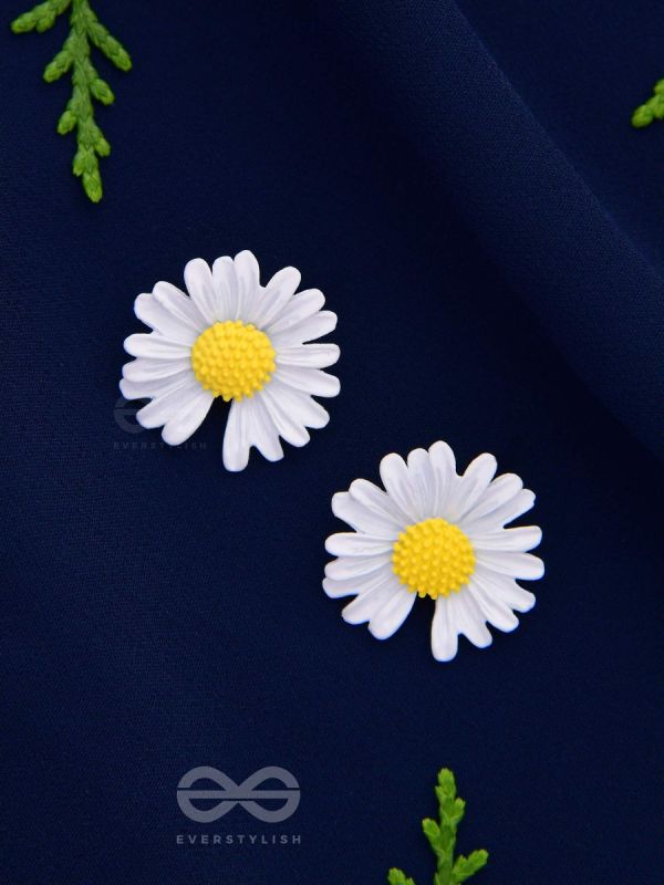 FORGET-ME-NOT - CASUAL STUD EARRINGS (WHITE)