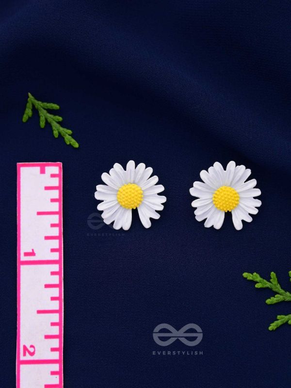 FORGET-ME-NOT - CASUAL STUD EARRINGS (WHITE)