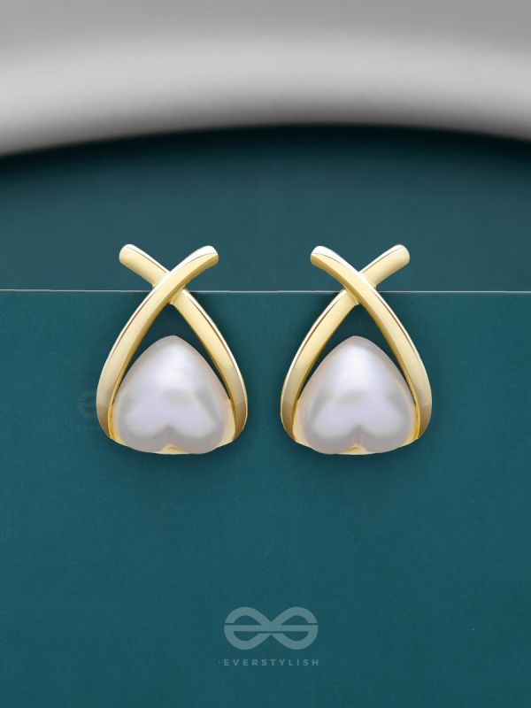 ENTANGLED IN LOVE - CASUAL GOLDEN STUDS