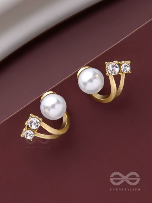 A BLINGING PEARL - GOLDEN STUDS
