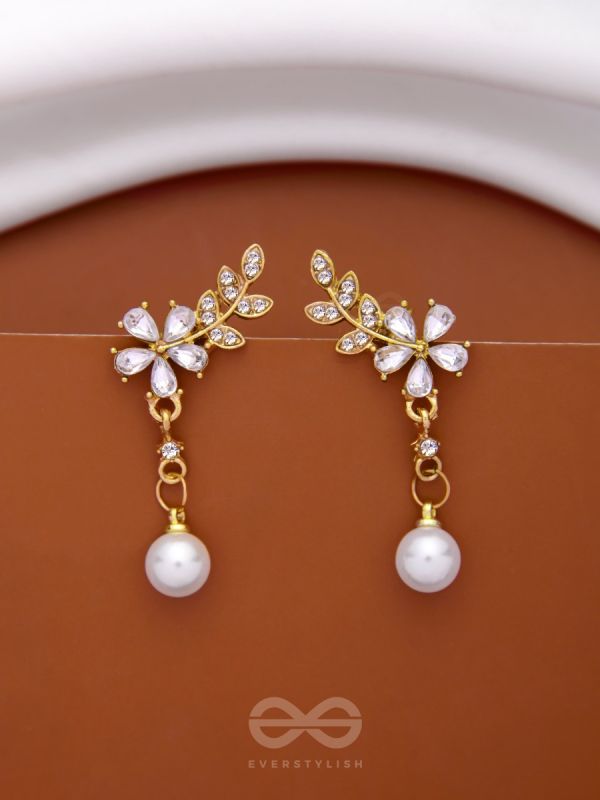 LIFE IN FULL BLOOM - SPARKLING PEARL EARRINGS