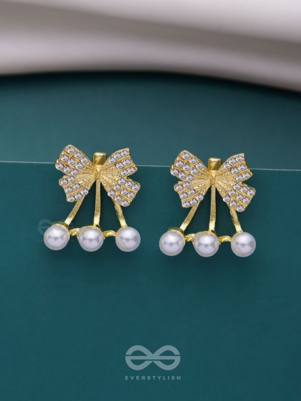 HOLD MY BOW - GOLDEN PEARL EAR JACKETS