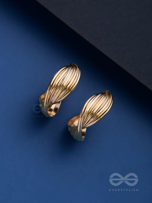 LEVELING IT UP - STATEMENT GOLDEN HOOPS