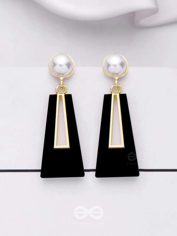 A SASS A DAY - BLACK & GOLDEN DROP EARRINGS 