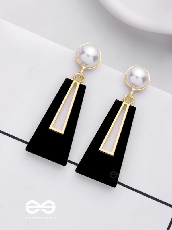 A SASS A DAY - BLACK & GOLDEN DROP EARRINGS 